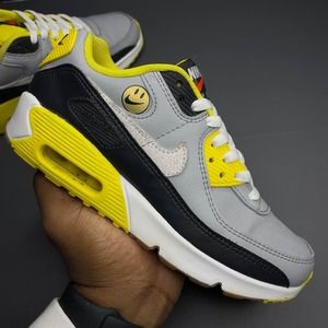 Used Nike Airmax 90 Kids Size 4.5Y
